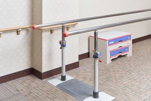 訓練用の平行棒