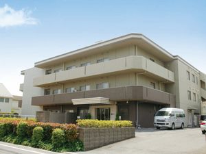 明るい外観の建物