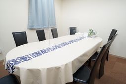 会話が生まれるダイニングテーブル