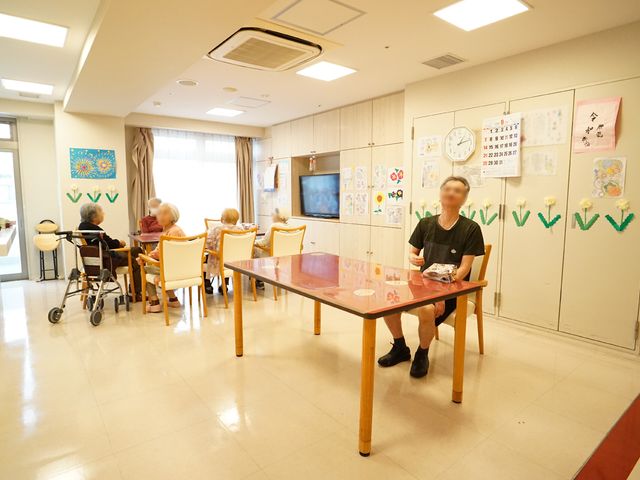 共有スペースの風景 共有スペース やすらぎのひとときを提供する食堂です。居心地の良い空間で、皆様が交流されています。