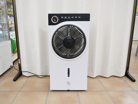 扇風機のある室内  
