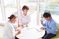 明るい会話の場