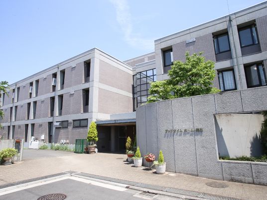 広々とした施設外観
