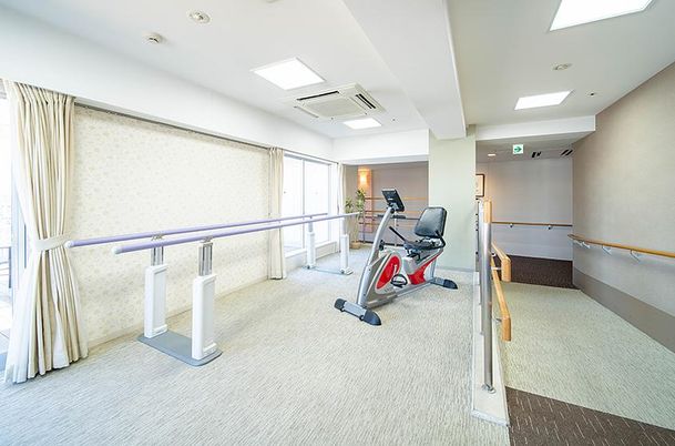 広々とした明るい浴室