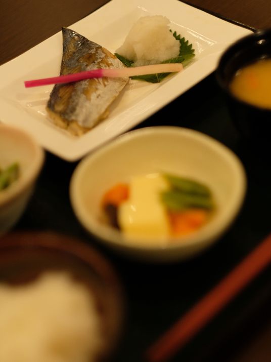 和食の食事提供シーン