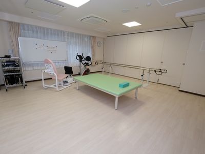 機能訓練用具が整った部屋