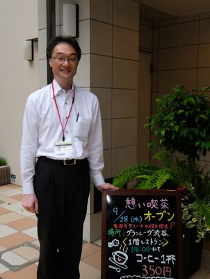 スタッフと案内ボード