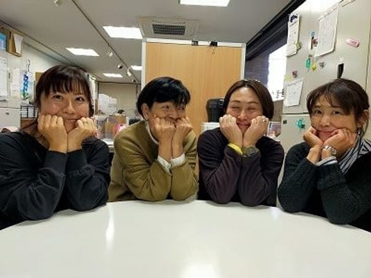 笑顔で囲むテーブル