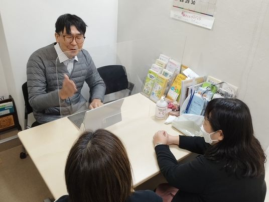 相談中のテーブル