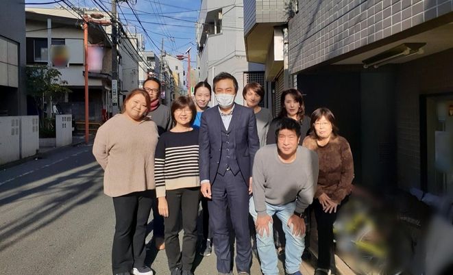 スタッフの集合写真