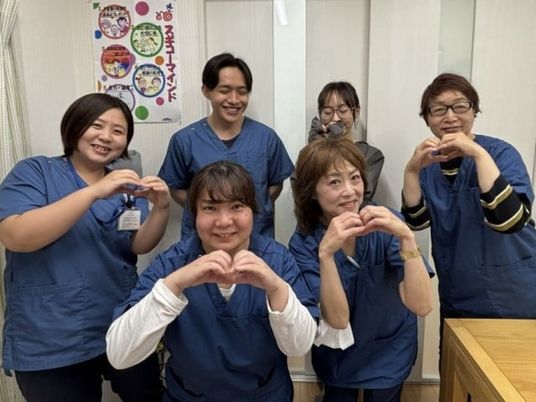 スタッフの集合写真  