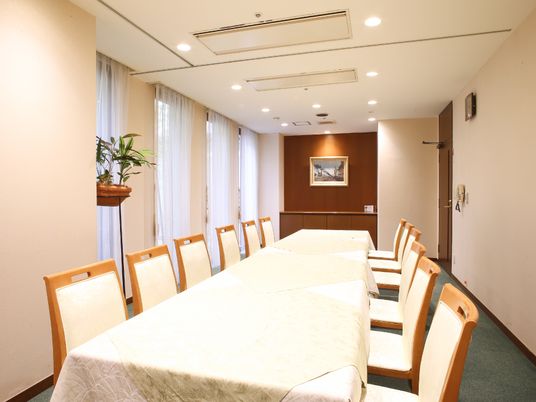 ゆったりとした会議室