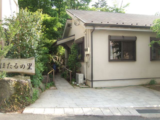 静かな施設の外観 外観 落ち着いた雰囲気の施設外観です。自然に囲まれた環境で働きやすい職場です。