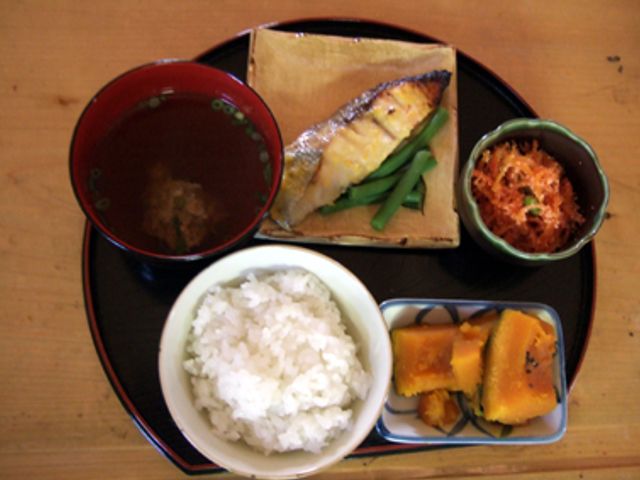 和食のセット料理 料理 バランスの良い和食の提供が可能です。栄養が考慮されたメニューで、健康をサポートします。