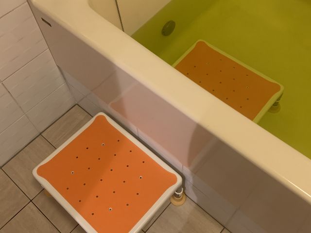 使いやすい浴槽 浴室 入りやすい高さに設計された浴槽です。自主的な入浴が可能になります。