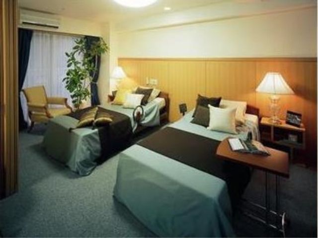 居心地の良い居室の一角 居室 温かみのある照明と配色でまとめられた居室です。ゆったりとくつろげる空間が、お仕事の魅力の一つになることでしょう。