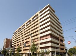 多階層の建物外観