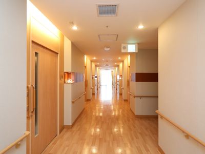 清潔感のある廊下の風景