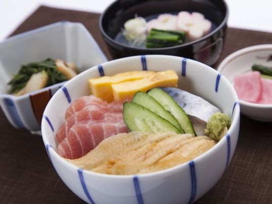 和風の健康的な食事内容
