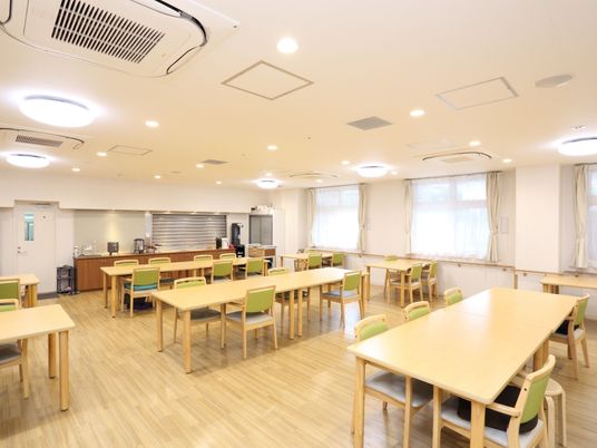 清潔なダイニングルーム 
