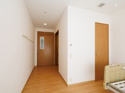 広々とした明るい居室