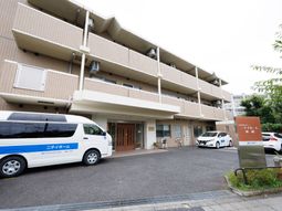 外観の建物エントランス