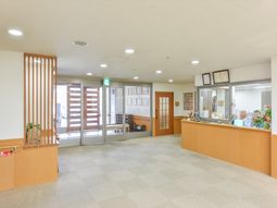 明るい受付エリア