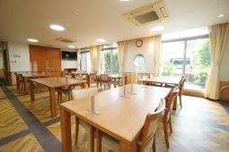 明るいダイニングスペース