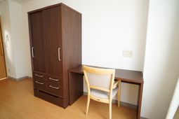 清潔な居室の家具
