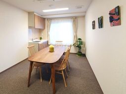 明るい食堂の風景