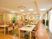 サムネイル 「ニチイホーム 墨田」のリビング＆ダイニング。ゆとりあるスペースを持たせた開放感のある食堂。