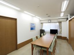 明るい会議室の光景