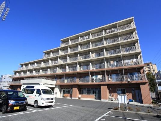 多階層の建物外観