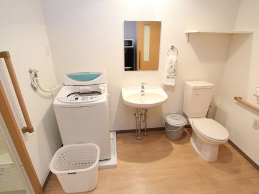 清潔な洗面トイレ空間