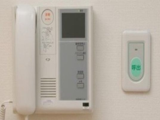 通話装置と緊急呼び出しボタン