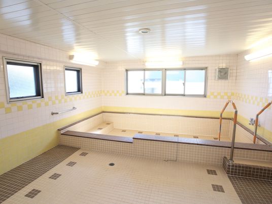 清潔感ある明るい浴室