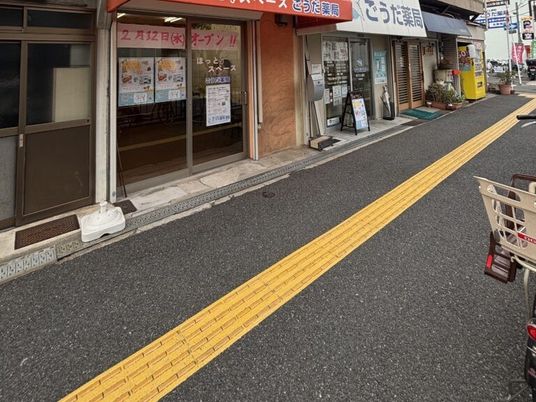 商店街沿いの外観  