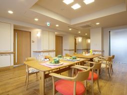 清潔なダイニングエリア