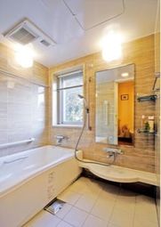 明るい浴室の様子