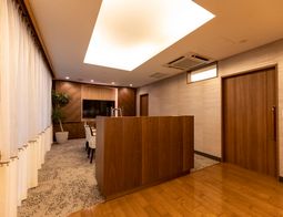 落ち着いた雰囲気のロビー