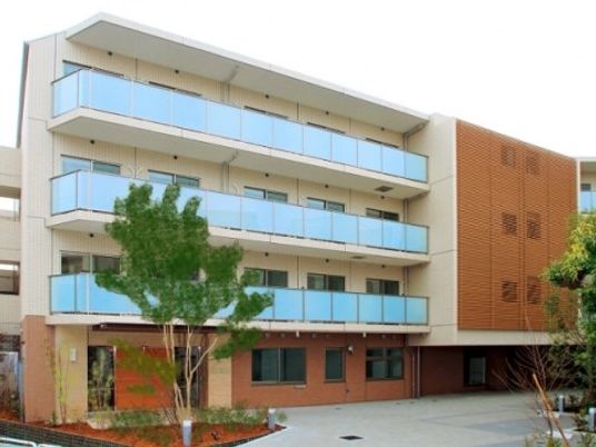 モダンな建物の外観