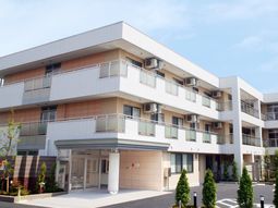 モダンな建物のエントランス