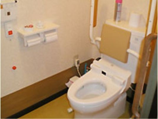 手すり付きトイレ空間