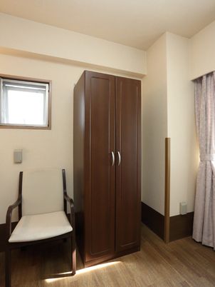 シンプルな居室の一角