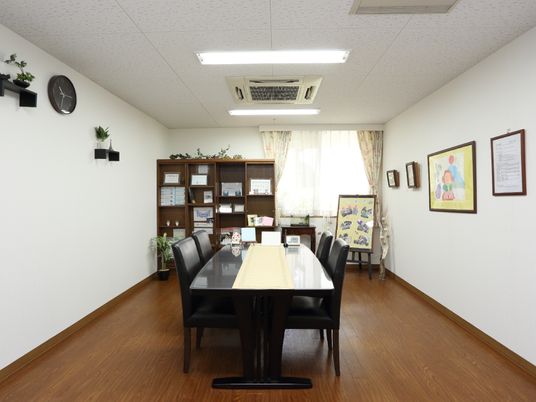 明るい会議室風景