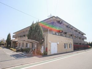 広々とした施設の外観