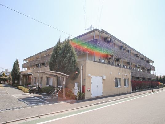 広々とした施設の外観