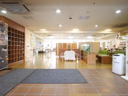 ロビーの広々とした空間