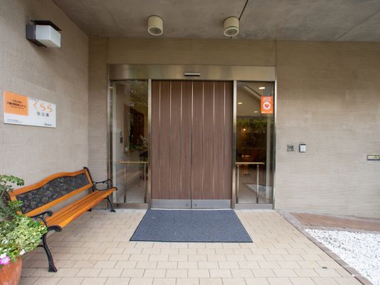 エントランスの落ち着いた雰囲気