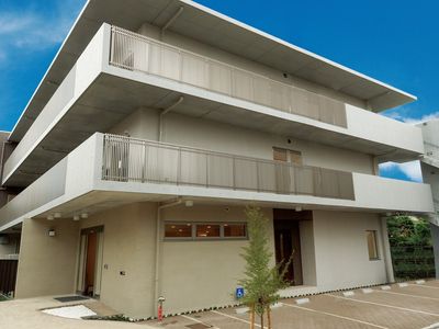 現代的な建物の外観